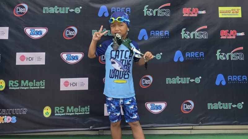 Azka Zhafran Rosyad berhasil meraih juara 2 Kejuaraan Fun Swimming Cup 2025 HUT Yonif 203/AK