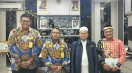 Pengurus MUI Kecamatan Tigaraksa berpose bersama dengan Kepala Pertanahan Yayat Ahadiyat Awaludin diruang kerjanya jelang Raker ke-3 beberapa waktu lalu