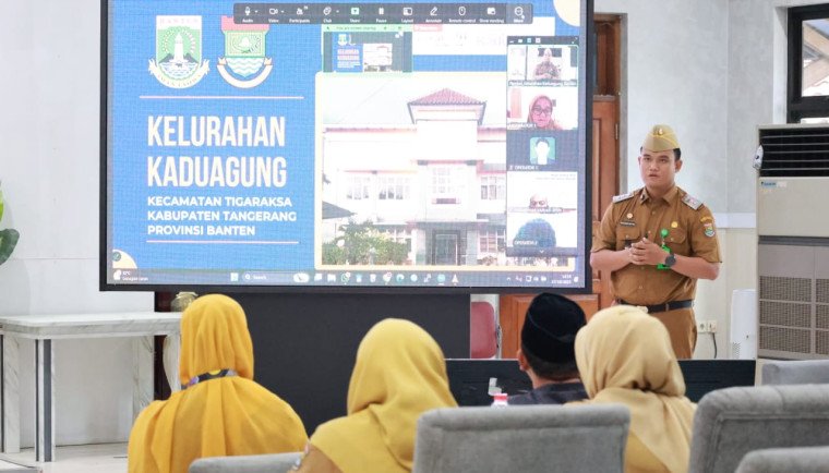 Lurah Kaduagung tampil pemaparan dalam Lomba Kelurahan Tingkat Nasional 
