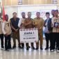 Para juara Kelompencapir Nelayan berpose bersama Bupati Tangerang Moch Maesyal Rasyid 
