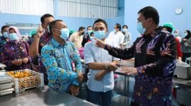 Bupati Tangerang Maesyal Rasyid saat meninjau salah satu dapur SPPG MBG di Desa Jambe Kabupaten Tangerang beberapa waktu lalu