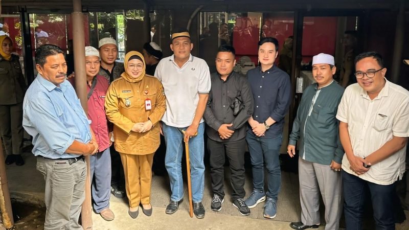 Usai acara Wakil Bupati Tangerang Intan Nurul Hikmah berpose bersama dengan perwakilan pedagang pasar cisoka