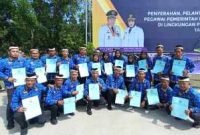 Pegawai PPPK Paruh Waktu Kabupaten Tangerang berpose bersama usai acara Pelantikan di Lapangan Yudha Negara Pemkab Tangerang, Jumat 28 November 2025