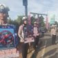 Aksi Simpatik Operasi Zebra 2025 Polresta Tangerang membagikan Helm SNI kepada para pengendara motor yang melanggar