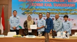 Penyerahan LPJ KORMI Kabupaten Tangerang dari Pimpinan Sidang Tetap kepada Ketua Terpilih Intan Nurul Hikmah 