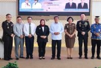 Berpose bersama usai acara