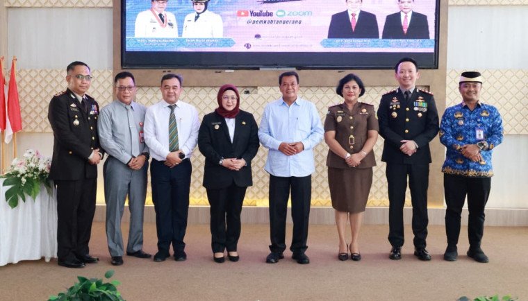 Berpose bersama usai acara 