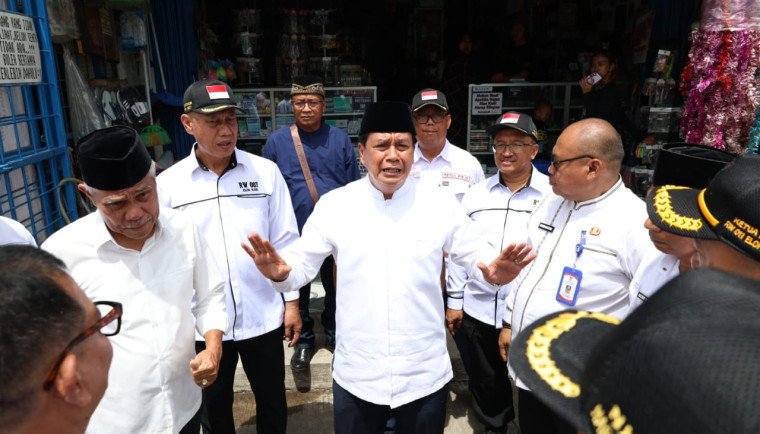 Bupati Tangerang Maesyal Rasyid menyerap aspirasi Warga RW 11 Perumahan Tangerang Elok Kelurahan Kutajaya Kecamatan Pasar Kemis Kabupaten Tangerang 