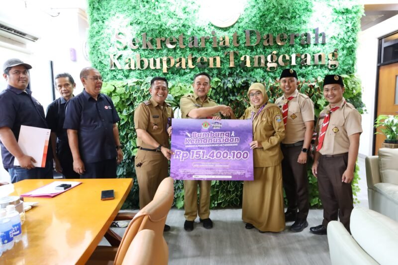 Penyerahan simbolis Dana Bantuan Peduli Korban Bencana Sumatera Aceh sebesar Rp 151 juta, diserahkan Pengurus Kwarcab Sekretaris Dadang Sudrajat, Bendahara Anna Novianti dan diterima Ketua PMI Kabupaten Tangerang Soma Atmaja