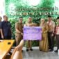 Penyerahan simbolis Dana Bantuan Peduli Korban Bencana Sumatera Aceh sebesar Rp 151 juta, diserahkan Pengurus Kwarcab Sekretaris Dadang Sudrajat, Bendahara Anna Novianti dan diterima Ketua PMI Kabupaten Tangerang Soma Atmaja