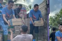 Tim donasi menurunkan barang bantuan untuk disalurkan langsung kepada para korban Bencana di Aceh Tamiang
