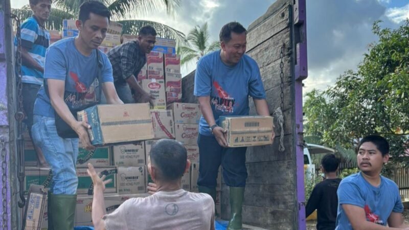 Tim donasi menurunkan barang bantuan untuk disalurkan langsung kepada para korban Bencana di Aceh Tamiang