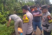 Petugas kepolisian dari Polresta Tangerang bergerak cepat menangani ditemukannya Pria yang tewas di Kp Jantungeun Desa Mekarsari Kecamatan Jambe 