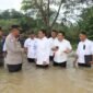 Bupati Tangerang Maesyal Rasyid bareng Kapolresta dan jajarannya meninjau langsung lokasi banjir di Desa Pasir Ampo Kecamatan Kresek akibat tanggul Sungai Cidurian Jebol