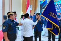 Prosesi Penyerahan Pataka Karang Taruna dari Ketua Katar Kabupaten Tangerang Abdul Qodir kepada Ketua Katar Curug Adi Bonchu