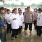 Bupati Tangerang Mochamad Maesyal Rasyid bersama Kapolresta meninjau lokasi Banjir di Desa Pasir Ampo Kecamatan Kresek 