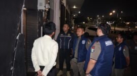 Petugas satpol PP Kabupaten Tangerang mendatangi salah satu THM untuk sosialisasikan SE Bupati tentang jam operasional dibulan Ramadhan 