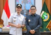 Bupati Lebak bersama Gubernur Banten (sumber foto ; kompas.com)