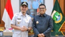 Bupati Lebak bersama Gubernur Banten (sumber foto ; kompas.com)