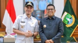 Bupati Lebak bersama Gubernur Banten (sumber foto ; kompas.com)