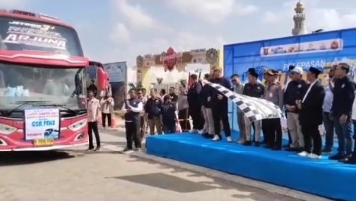 Pelepasan 5 bus mudik gratis yang diadakan Karang Taruna Teluknaga memanfaatkan dana CSR Pengembang PIK-2 
