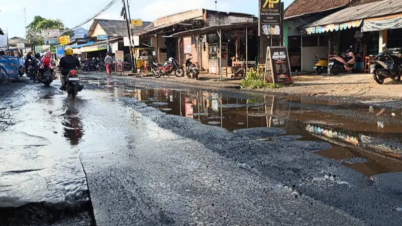Jalan rusak diwilayah Kabupaten Tangerang (foto ; banteneksplore.com)