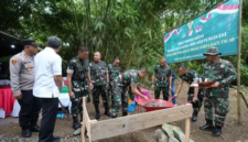Proses peletakan batu pertama pembangunan Jembatan Garuda oleh Pangdam Jaya di Desa Matagara Kecamatan Tigaraksa Kabupaten Tangerang 