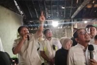 Menteri PKP Maruarar Sirait menunjukan kondisi rumah tidak layak huni yang akan dibedah melalui program BSPS 