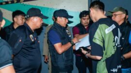 Proses penyegelan THM oleh Satpol PP Kota Tangsel akibat melanggar ketentuan Edaran Walikota Tangsel
