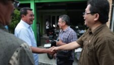 Bupati Tangerang Moch Maesyal Rasyid saat menemui Jemaat POUK Thesalonika di Kecamatan Teluknaga 