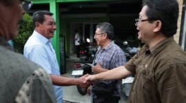 Bupati Tangerang Moch Maesyal Rasyid saat menemui Jemaat POUK Thesalonika di Kecamatan Teluknaga 