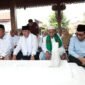 Bupati Tangerang Moch Maesyal Rasyid melaksanakan ziarah setelah meresmikan selesainya proyek pemugaran dan penataan Makam Kramat Ki Mauk (foto ; Tangerangkab.go.id)
