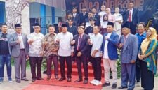 Usai acara Bupati Tangerang Moch Maesyal Rasyid berpose bersama dengan civitas akademika SMkS Gema Bangsa Kecamatan Cisoka 