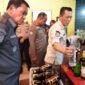 Saat sidak Bupati Tangerang menemukan ratusan botol minuman yang berada dilokasi THM tak berizin di Kelurahan Kaduagung Kecamatan Tigaraksa (Rabu, 14/05/2026)