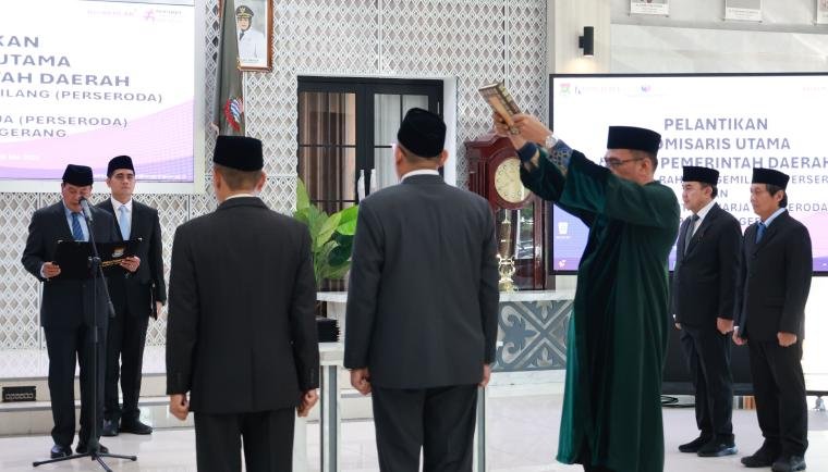 Proses Pelantikan 2 pejabat Pemkab Tangerang menjadi komisaris utama pada BUMD PT BPR KRG dan PT MKR (Perseroda)