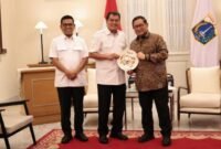 Bupati Tangerang Moch Maesyal Rasyid berpose bareng Gubernur DKI Jakarta Pramono Anung dan Gubernur Banten Andra Soni