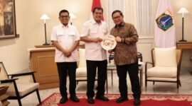 Bupati Tangerang Moch Maesyal Rasyid berpose bareng Gubernur DKI Jakarta Pramono Anung dan Gubernur Banten Andra Soni