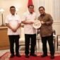 Bupati Tangerang Moch Maesyal Rasyid berpose bareng Gubernur DKI Jakarta Pramono Anung dan Gubernur Banten Andra Soni