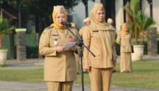 Wakil Bupati Tangerang Intan Nurul Hikmah saat menjadi Pembina Apel Senin dihadapan para pegawai Pemkab Tangerang, Senin 8 Juni 2026