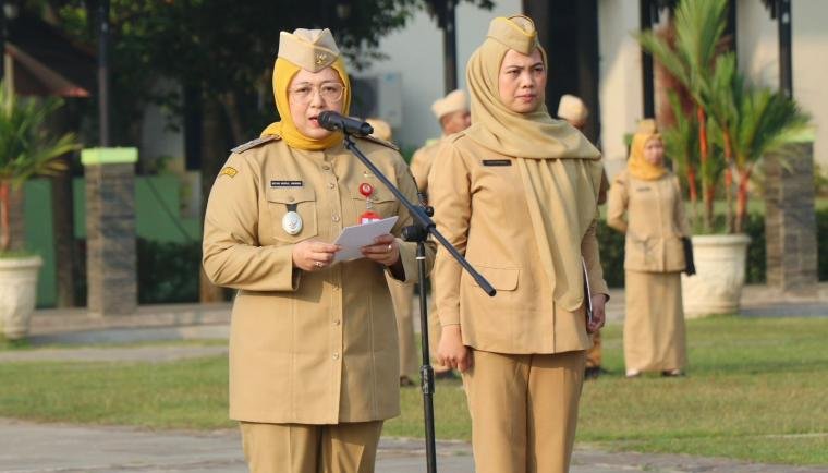 Wakil Bupati Tangerang Intan Nurul Hikmah saat menjadi Pembina Apel Senin dihadapan para pegawai Pemkab Tangerang, Senin 8 Juni 2026