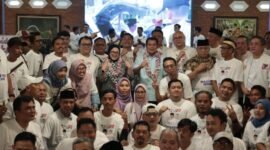 Usai acara Bupati Tangerang Moch Maesyal Rasyid dan Wakil Bupati Tangerang Intan Nurul Hikmah berpose bersama dengan RBR Maesyal Intan