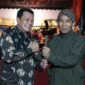 Bupati Tangerang Moch Maesyal Rasyid bersama pengurus Ikatan Keluarga Gunung Kaler (foto ; Tangerangkab.go.id)