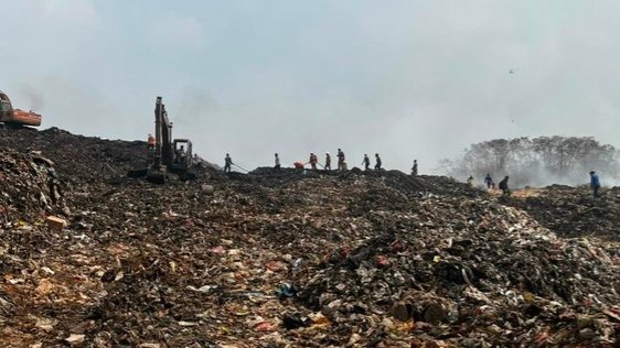 Lokasi kebakaran TPA Jatiwaringin meluas sampai 15 hektar 