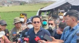 Wamen LH Diaz Faisal Malik Hendropriyono meninjau langsung lokasi kebakaran di TPA Jatiwaringin Kabupaten Tangerang 