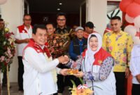 Bupati Tangerang, Moch. Maesyal Rasyid saat meresmikan Gerai Koperasi Kelurahan Merah Putih Kelurahan Medang Kec. Pagedangan pada Minggu (16/11/25)