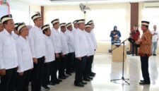 Bupati Tangerang Moch Maesyal Rasyid mengukuhkan kepengurusan Dekopinda Kabupaten Tangerang 