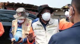 Bupati Tangerang Moch Maesyal Rasyid selalu stanby setiap hari siang malam memantau dan memberi komando upaya pemadaman sejak terjadinya kebakaran TPA Jatiwaringin Kecamatan Mauk