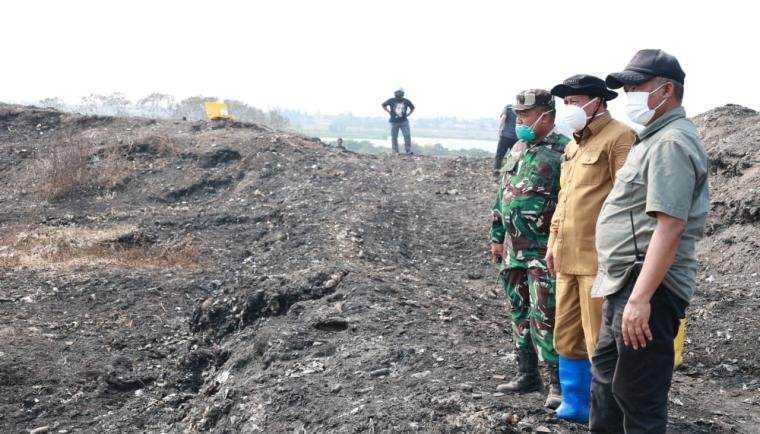 Bupati Tangerang Moch Maesyal Rasyid didampingi unsur Forkompinda setiap waktu selalu stanby dilokasi kebakaran TPA Jatiwaringin 