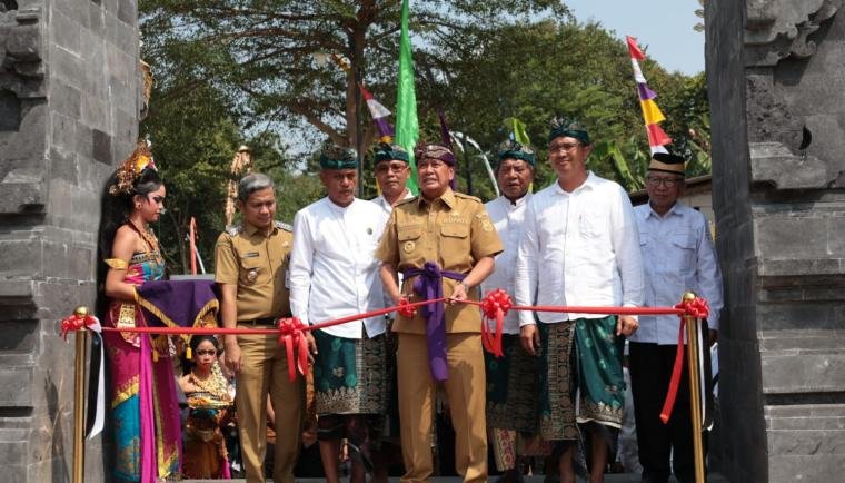 Prosesi peresmian Pura yang berlokasi di Desa Sodong Kecamatan Tigaraksa Kabupaten Tangerang 