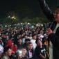 Bupati Tangerang Maesyal Rasyid ditengah ribuan penonton Nobar Final Sepak Bola Piala Dunia 2026 di Alun-alun Pemda Kabupaten Tangerang di Tigaraksa 